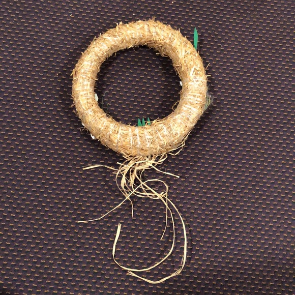 Handmade Seashell straw wreath for summertime door decor - Picture 15 of 16